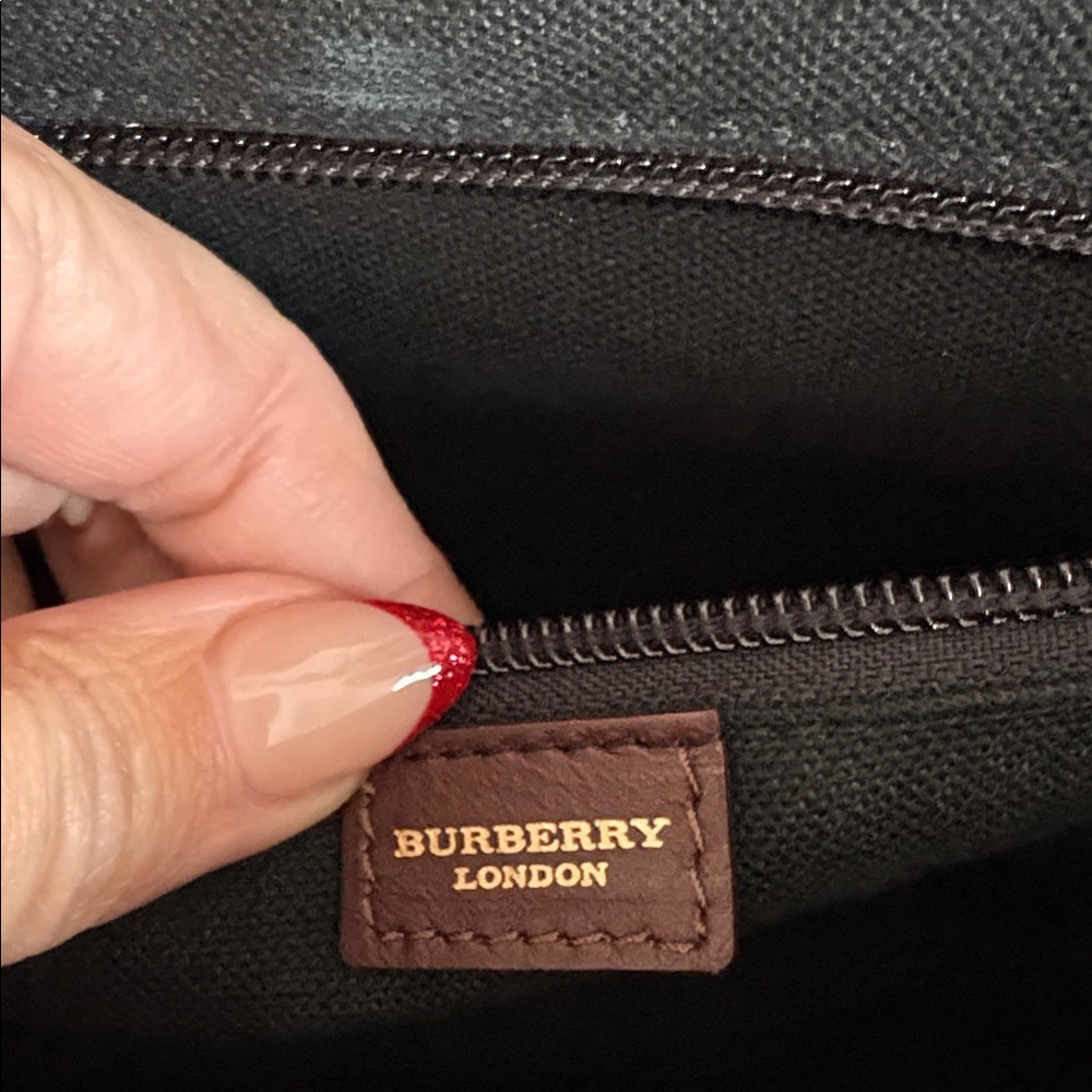 Vintage Burberry Nova Check Messenger Bag - Picture 11 of 15